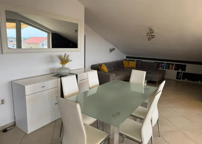 Penthouse Bella Vista 메덜린