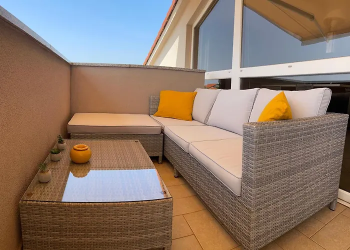 Penthouse Bella Vista 아파트 메덜린